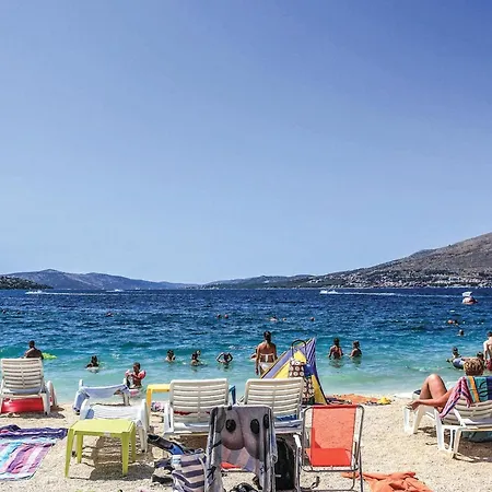 Apartment Stunning In Okrug Gornji