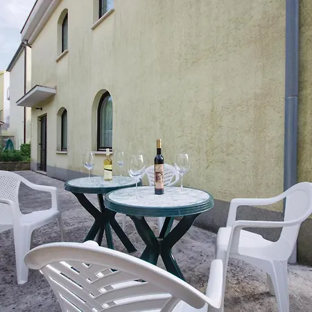 Stunning In Okrug Gornji Apartment *