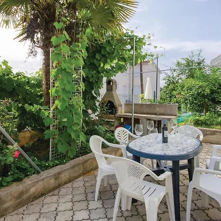 Stunning In Okrug Gornji 트로기르