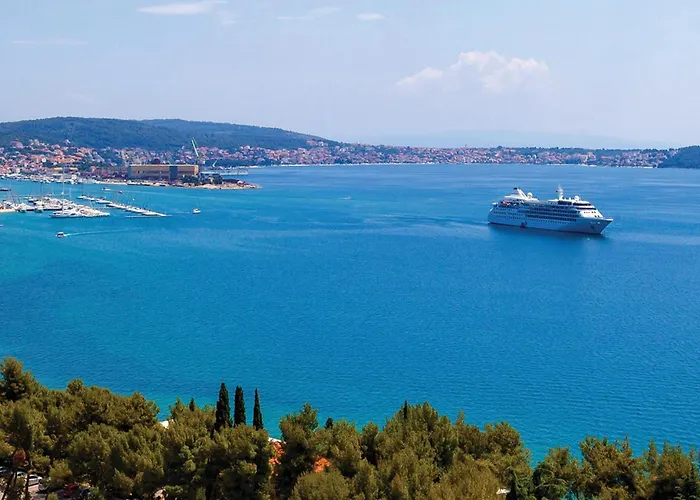 Lägenhet Stunning In Okrug Gornji Trogir
