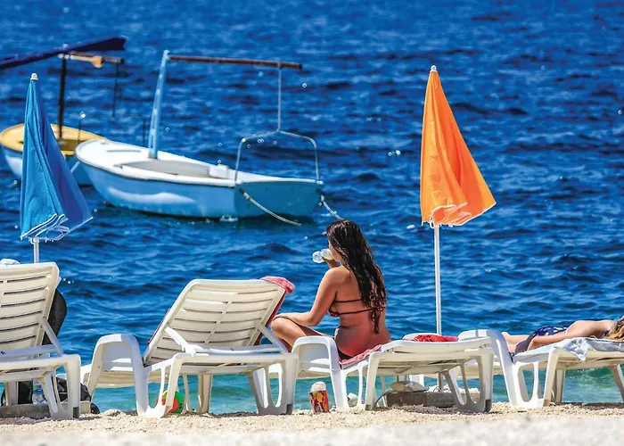 Lägenhet Stunning In Okrug Gornji Trogir